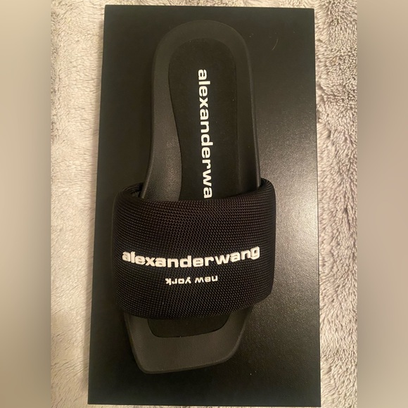 BRAND NEW- received as gift and they are wrong size - Picture 3 of 7